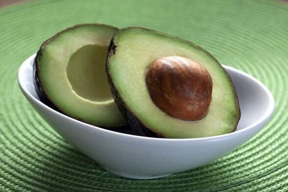 Авокадо, ки дорои кислотаҳои равғании омега-3 мебошад, дар парҳези онҳое, ки вазни худро гум мекунанд